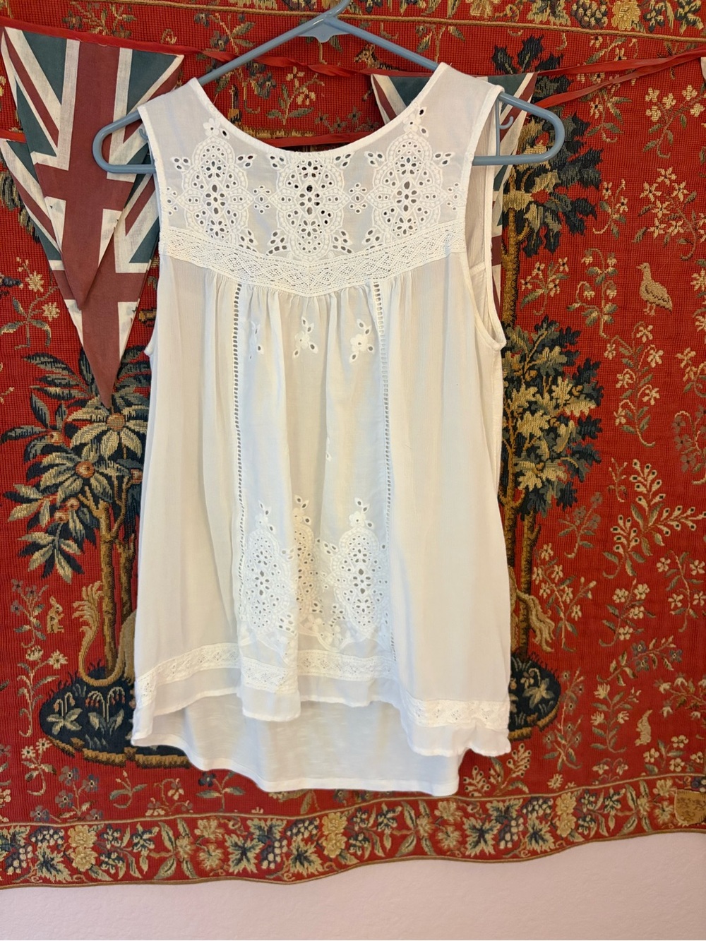 Knox Rose White Eyelet Lace Sleeveless Camisole